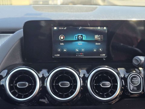 2020 Mercedes-Benz GLA thumbnail 24