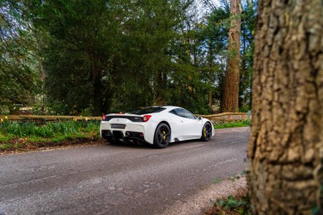 Ferrari 458 Speciale FULL FSH. CARBON FIBRE INT/EXT. CARBON ENGINE BAY. LIFT. CRUISE CONTROL. 3