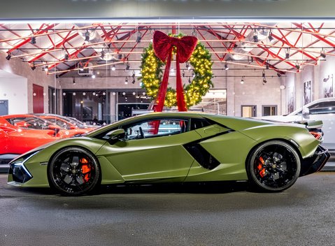 Lamborghini Revuelto 3