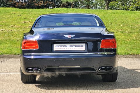 Bentley Flying Spur V8 6