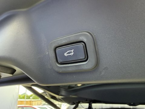 Land Rover Range Rover Evoque 2.0 D200 MHEV R-Dynamic HSE SUV 5dr Diesel Auto 4WD Euro 6 (s/s) (204 ps) 22