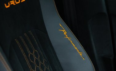 Lamborghini Urus PERFORMANTE 16
