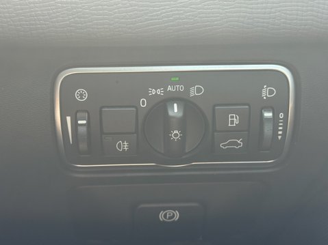 Volvo XC60 (Sold) 2.0 D4 R-Design Nav SUV 5dr Diesel Auto Euro 6 (s/s) (190 ps) 15