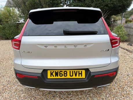 Volvo XC40 2.0 D4 Inscription Auto AWD Euro 6 (s/s) 5dr 9