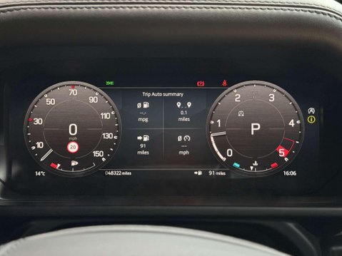Land Rover Defender 3.0 D300 MHEV X-Dynamic HSE SUV 5dr Diesel Auto 4WD Euro 6 (s/s) (300 ps) 33