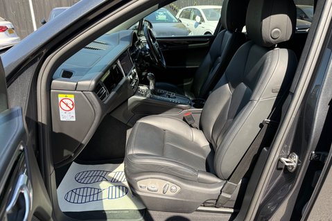 Porsche Macan PDK - 21" TURBO WHEELS -PAN ROOF -BOSE -PASM -CAMERA -£15K EXTRAS  4