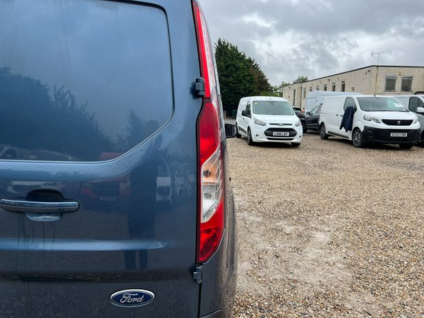 Ford Transit Connect SWB L1H1 Low Roof Limited 200 Alloys H/Seats Ply Sensors EURO 6 NO VAT 23