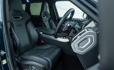 Land Rover Range Rover Sport SVR Urban 14