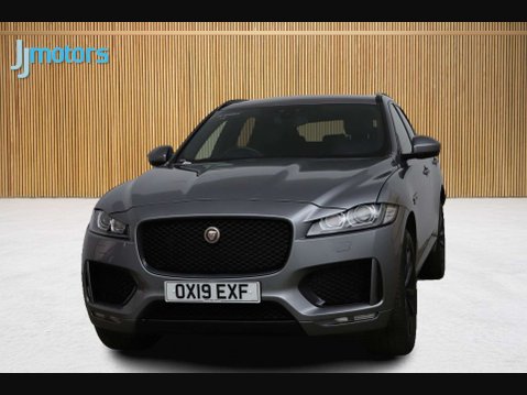 Jaguar F-Pace 2.0 D180 Chequered Flag SUV 5dr Diesel Auto AWD Euro 6 (s/s) (180 ps) 4