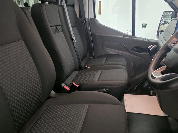 Ford Transit Transit 410 2.0L 130PS H2 14 Seater Trend 26