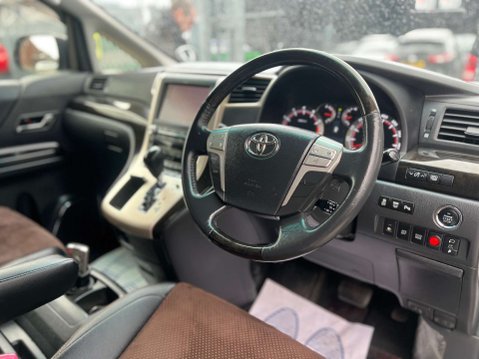 Toyota Alphard GOLDEN EYES II V6 13