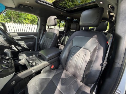 Land Rover Defender X-DYNAMIC S MHEV 60