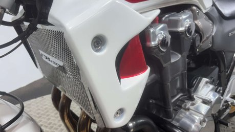 Honda CB 2008 26K OUTSTANDING CONDITION NEW MOT MUSCLE BIKE 1300CC 43