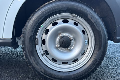 Ford Transit Courier Base Ecoboost 100 ps with Air Con / Rear Sensors 32