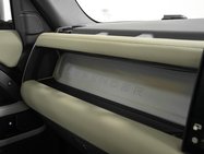 Land Rover Defender 3.0 D250 MHEV X-Dynamic HSE SUV 3dr Diesel Auto 4WD Euro 6 (s/s) (250 ps) 13