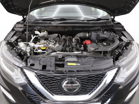 Nissan Qashqai 1.3 DIG-T N-Connecta Euro 6 (s/s) 5dr 29