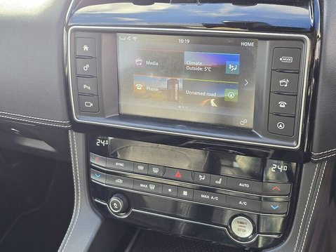 Jaguar F-Pace V6 S AWD 25