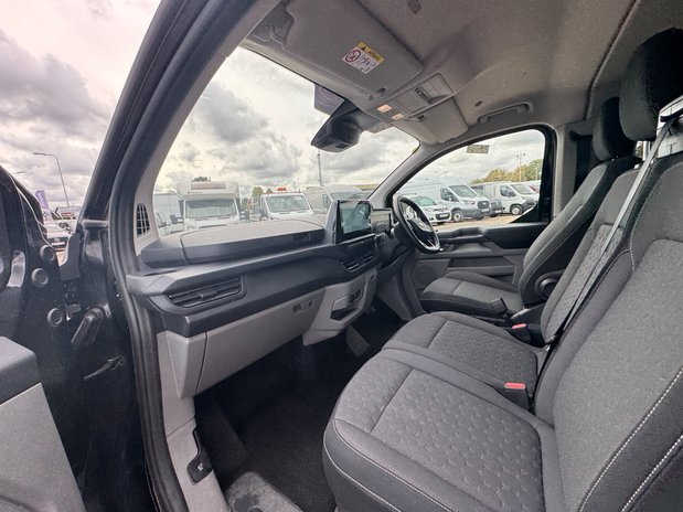 Ford Transit Custom Crew Cab AUTO LWB L2H1 Low Roof Limited 320 Air Con Alloys Sensors Cam EURO 13