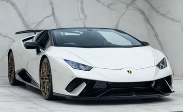 Lamborghini Huracan Spyder LP640-4 Performante 9