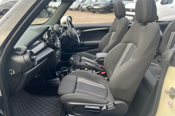 Mini Convertible COOPER S CLASSIC AUTO CONVERTIBLE 37