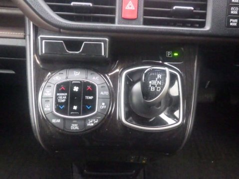Toyota Esquire Hybrid 1.8 Hybrid Gi Edition 10