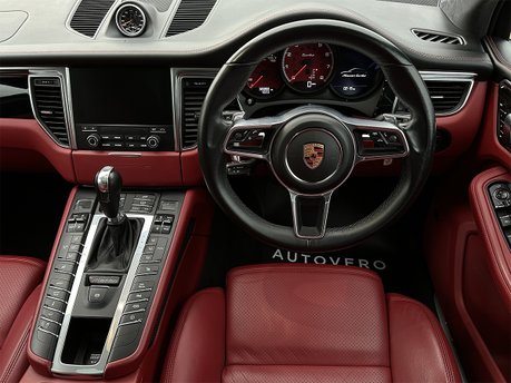 Porsche Macan TURBO PDK 51