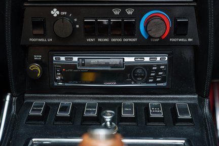 Aston Martin V8 Volante EFi 25