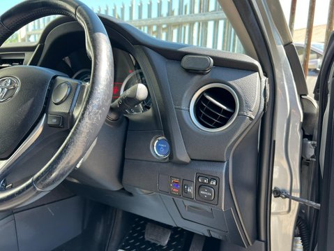 Toyota Auris VVT-I ICON PLUS 40