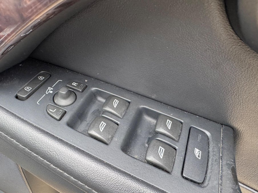 2015 Volvo V70 — image 36