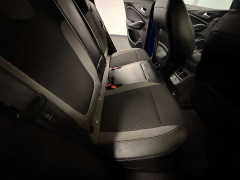 Vauxhall Grandland X 1.6 Grandland X SRi Nav Hybrid4 Auto 4WD 5dr 33