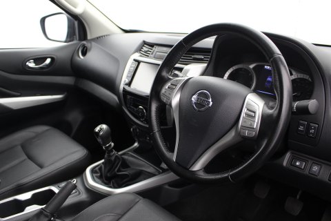 Nissan Navara Double Cab 2.3 dCi Tekna Pickup 4WD Euro 6 9