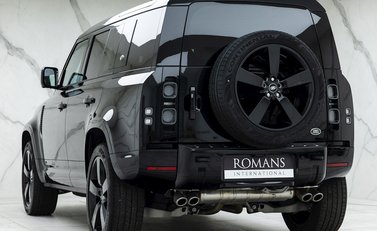 Land Rover Defender 110 V8 3