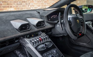 Lamborghini Huracan LP640-4 Performante 14