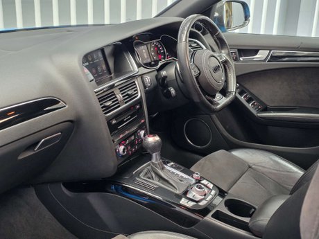 Audi RS4 4.2 FSI V8 Estate 5dr Petrol S Tronic quattro Euro 5 (450 ps) 9