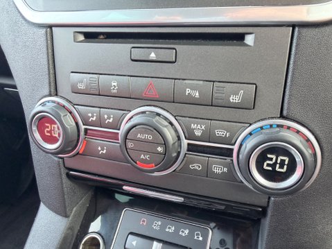 Land Rover Discovery 3.0 SDV6 XS 22