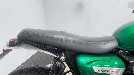 Triumph Speed Twin 2021 11K 1 OFF CUSTOM OUTSTANDING CONDITION MODERN RETRO 21