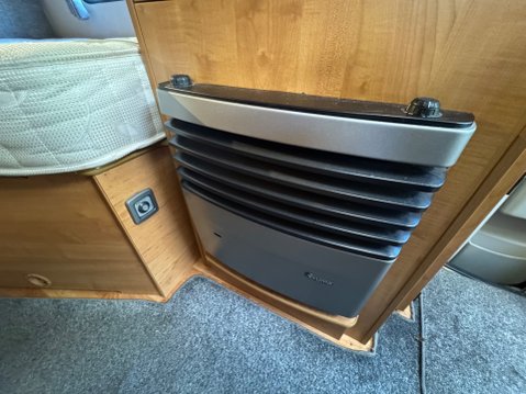 Auto-Trail Tribute T-715 SPORT EDITION FIXED BED LOW PROFILE 18