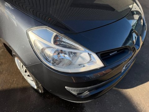 Renault Clio 1.2 16v Extreme 3dr 27