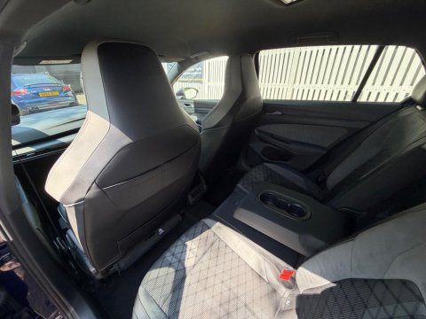 Volkswagen Golf R-LINE ETSI DSG 35