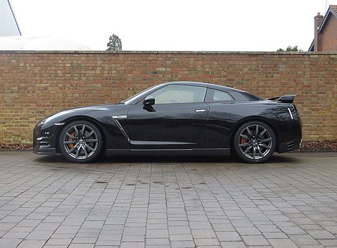 Nissan GT-R Premium Edition 14