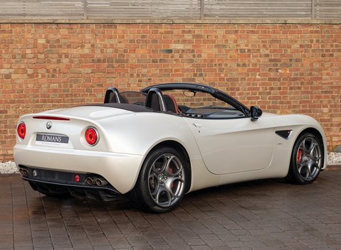 Alfa Romeo 8C Spider 7