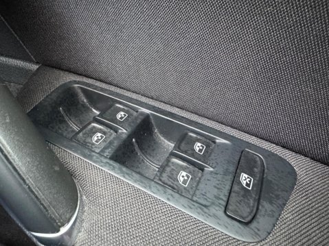 Volkswagen Golf 1.0 TSI BlueMotion Tech SE Nav Euro 6 (s/s) 5dr 32