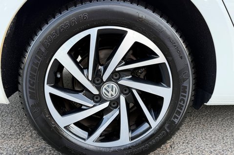 Volkswagen Golf MATCH TDI DSG - VAT Q - APPLE CAR PLAY -ADAPTIVE CRUISE -ROOFBARS 63