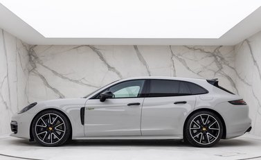 Porsche Panamera Turbo S E-Hybrid Sport Turismo 2