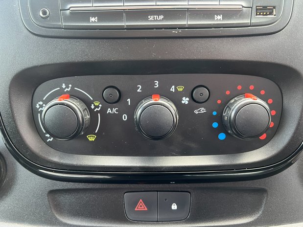 Vauxhall Vivaro SWB Low Roof Sportive 2700 Air Con Sensors Euro 6 NO VAT 30