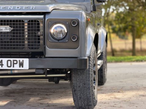 Land Rover Defender 2.2 Defender 90 XS Hard Top TD 4WD 5dr 8