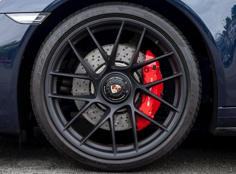 Porsche 911 Targa 4 GTS (991.2) 12