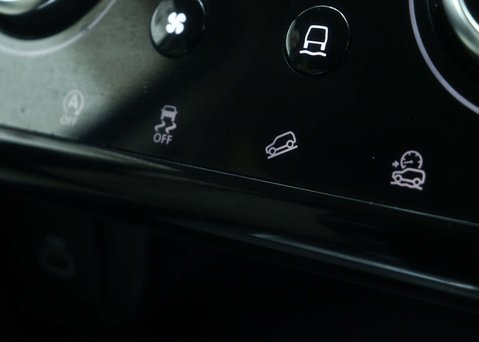 Land Rover Discovery Sport 2.0 P250 MHEV R-Dynamic SE SUV 5dr Petrol Auto 4WD Euro 6 (s/s) (249 ps) 37