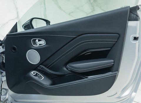 Aston Martin V8 Vantage 22