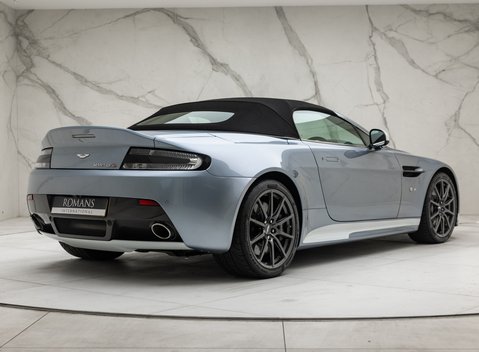 Aston Martin V12 Vantage S ROADSTER 10